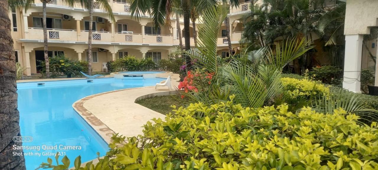 Opp Swimming Poll, Ground Floor, Flic En Flac Flic en Flac Exterior foto
